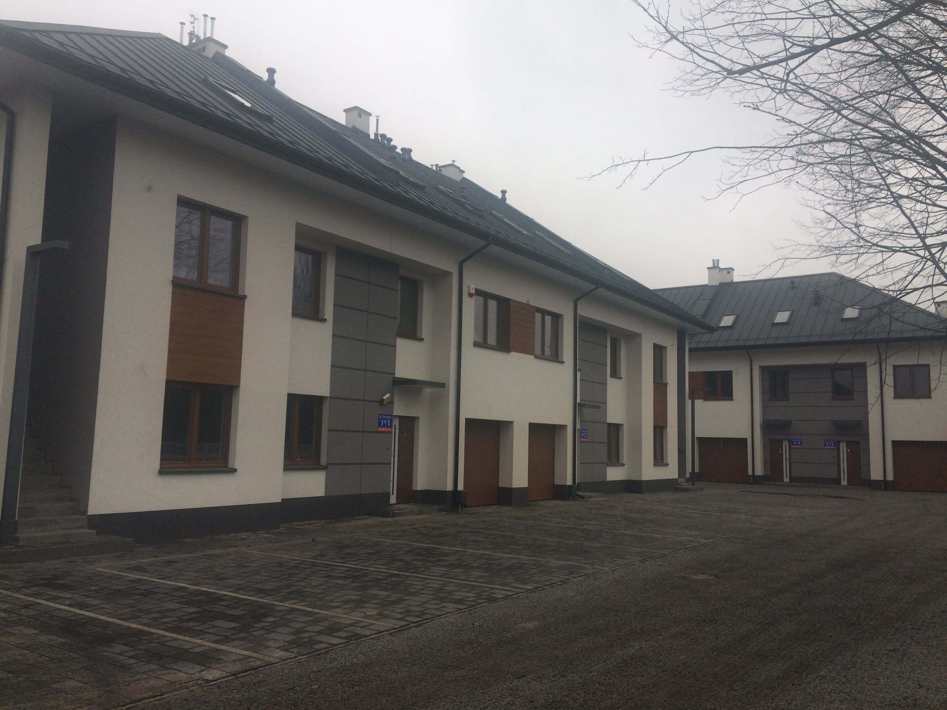 Szeregówka w Kobyłce przy ul. Norwida 1A 15
